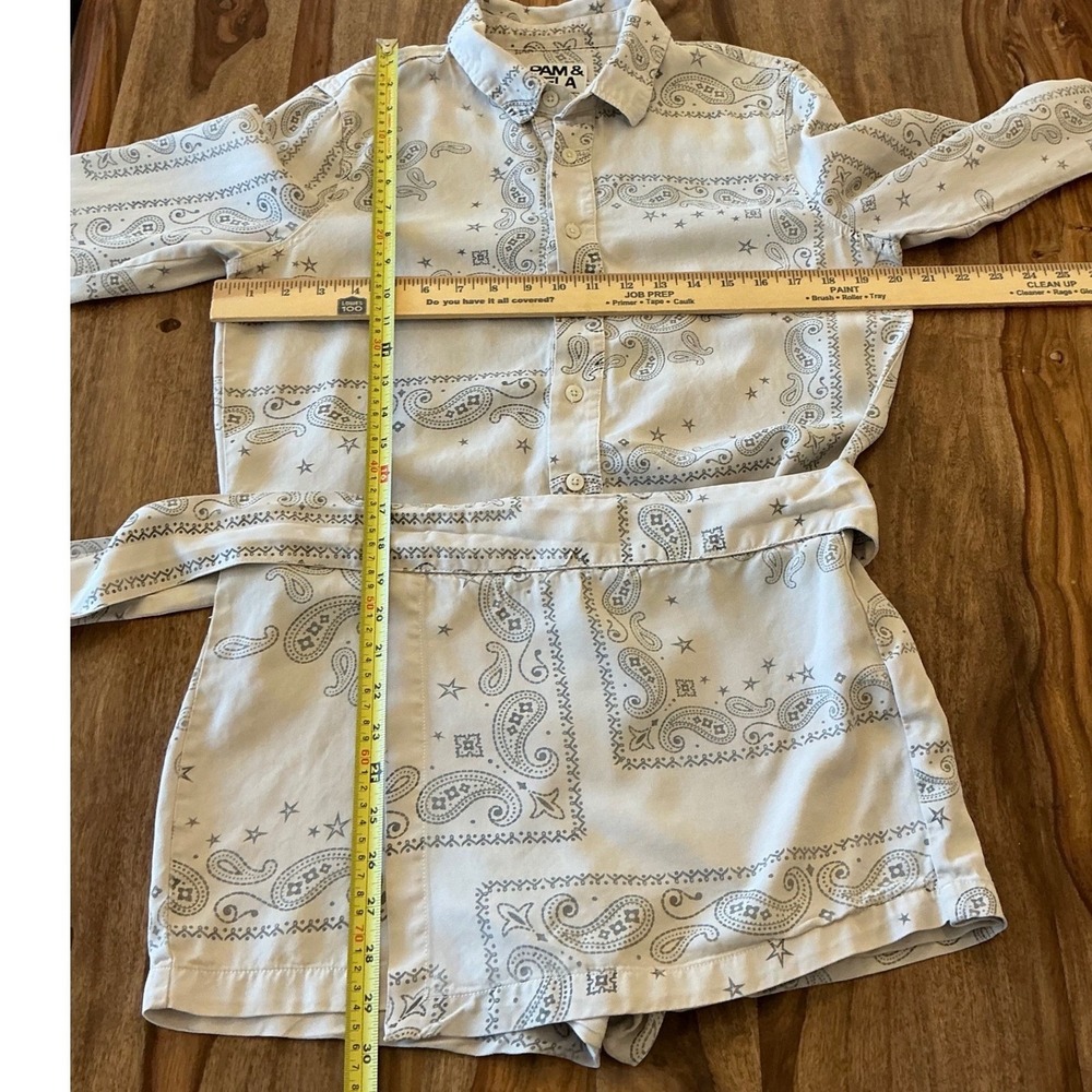 Pam & Gela Paisley Bandana Print Romper Small RHOBH Teddi Mellencamp Ivory Gray - Picture 5 of 16